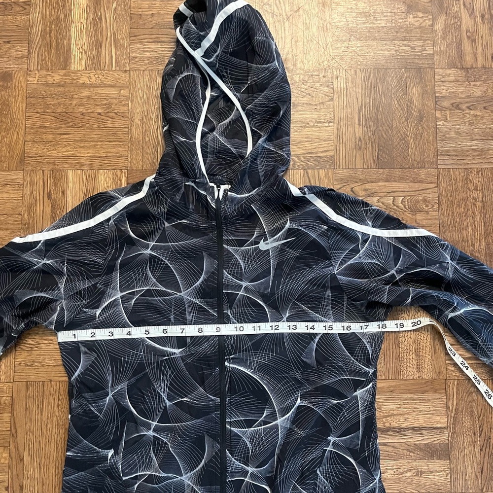 Nike Shield Impossibly Light Running Jacket Size … - image 8